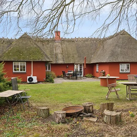Rummeligt Tæt På Naturoplevelser Feriehus *